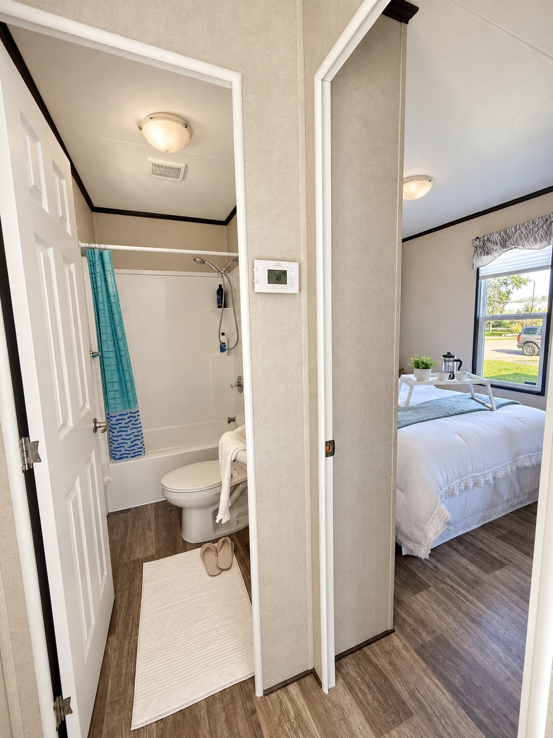 Hallway to the bathroom and bedrooms