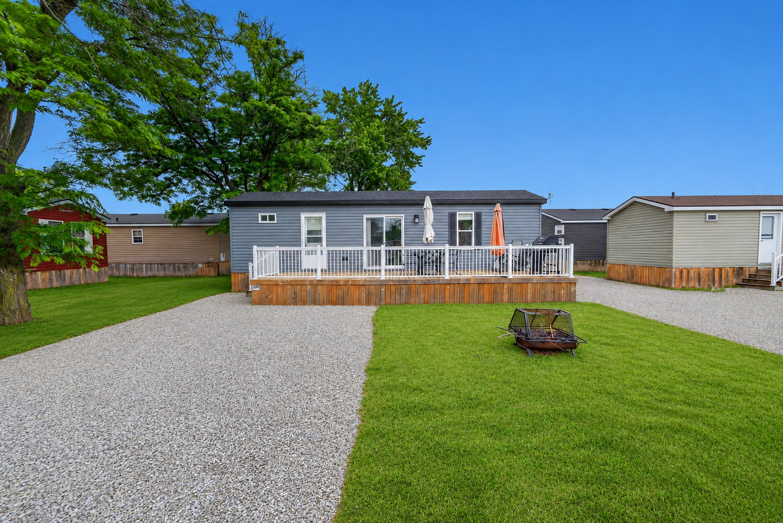 Extra large deck with upgraded aluminium railings at 510 Grapevine Drive
