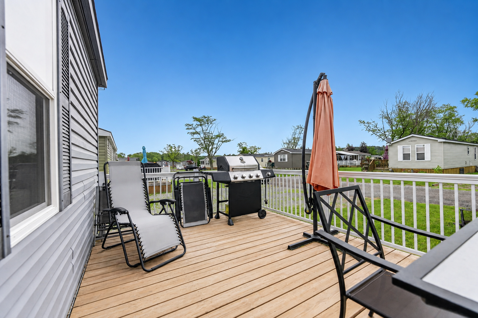 Barbecue on the deck at 510 Grapevine Drive