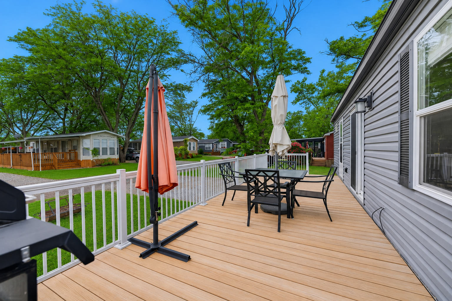 Outdoor dining table on the deck at 510 Grapevine Drive