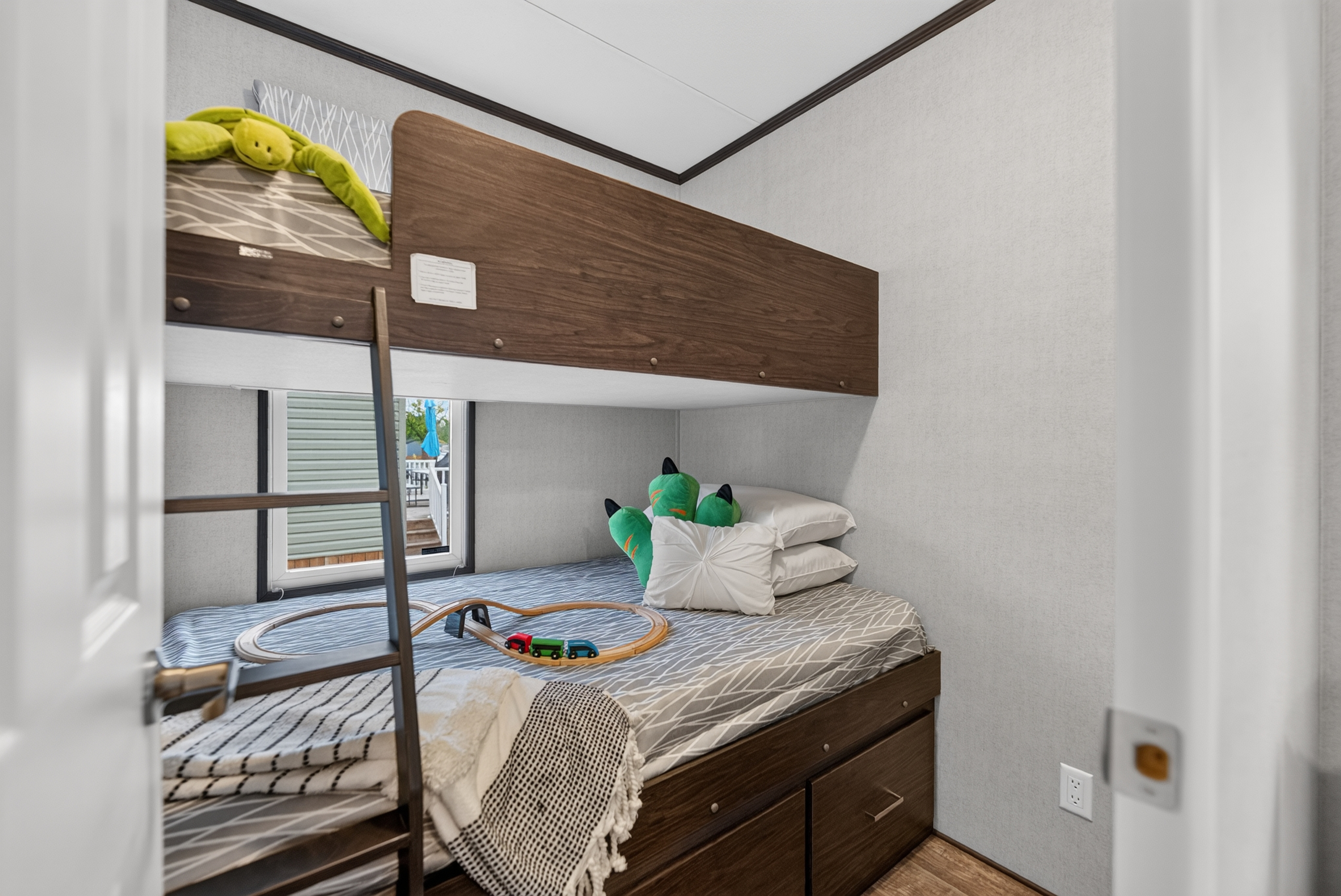 Second bunk room at 510 Grapevine Drive