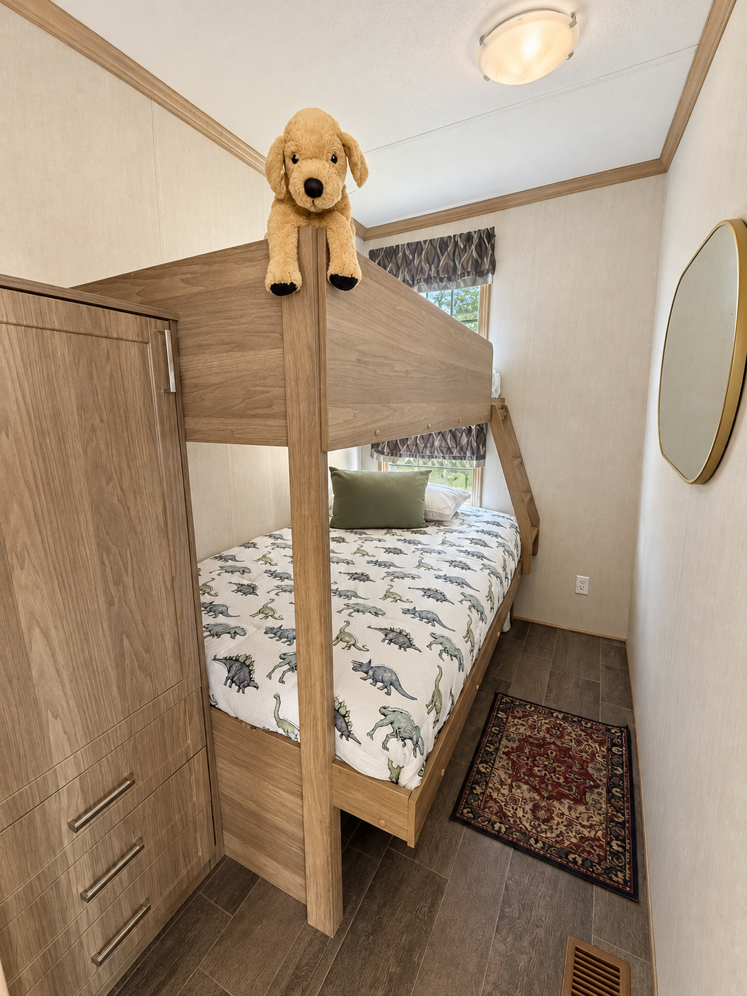 Bunk bedroom, second view