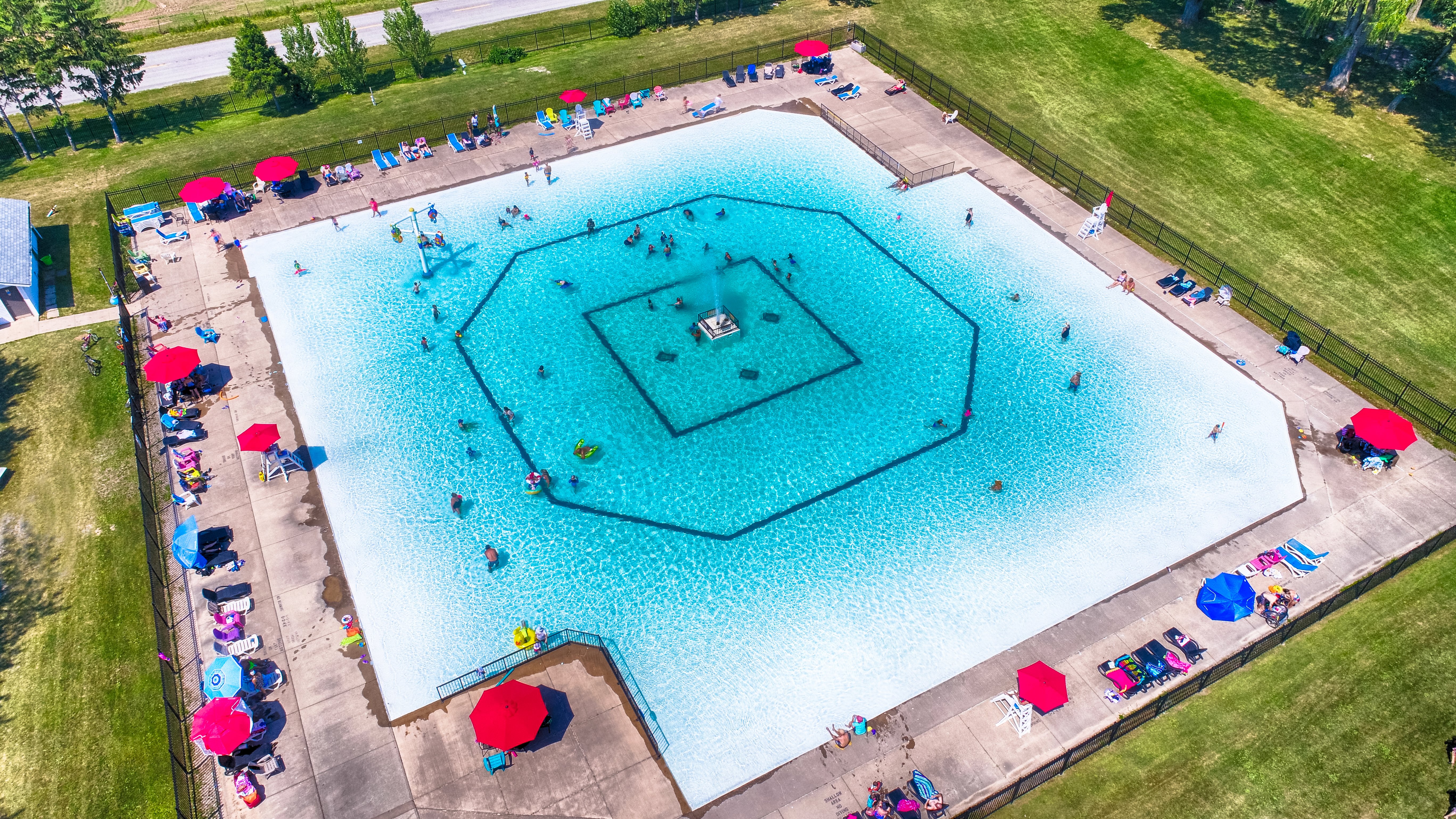 The main pool at Vine Ridge Resort